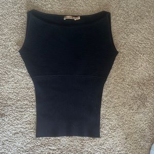 Essendi black ribbed top